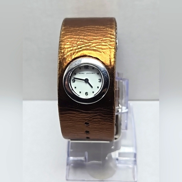 Womens Marc Jacobs MBM2004 Wrist Watch Leather Band Belt Buckle New Battery - Picture 1 of 11